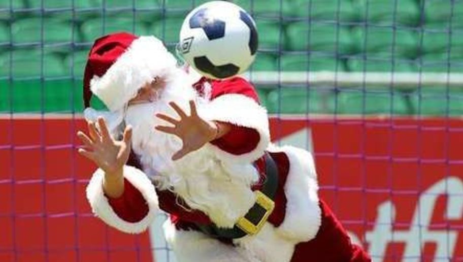 Papa Noel se adelanta y pasa por Vallecas