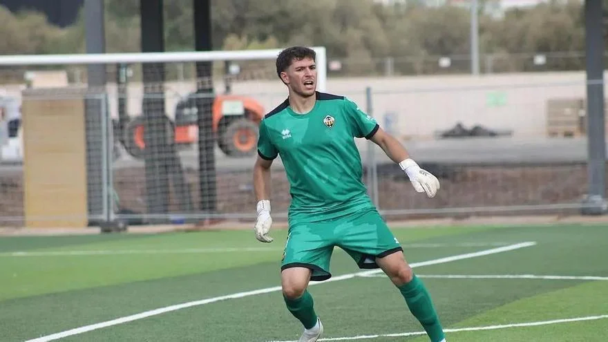 Las claves de la salida de Carlos Calavia al Castellón B: traspaso a coste cero y el Real Zaragoza se guarda el 30% de su pase